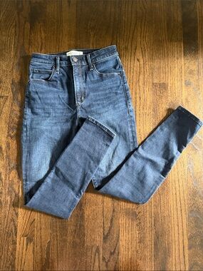Abercrombie & Fitch High-Rise Skinny Jeans in Dark Blue Wash